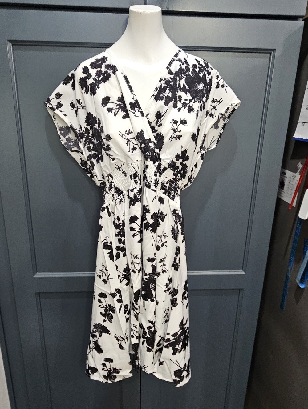 NEW Flowered Patio Dress Size M White & Black Flowers